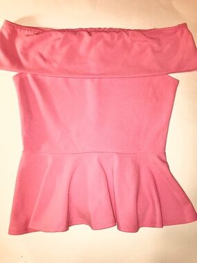 NWOT Top Chic Pink Off the Shoulder Peplum Top Blouse Shirt M Romantic Feminine
